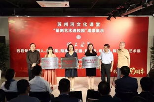 活动育人丨体验篆刻技艺 感受艺术熏陶——记桃浦中学参观普陀区文化馆艺术展与文化交流活动